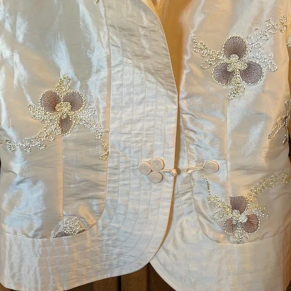 Beautiful Miniye embroidered jacket. - Picture 3 of 6